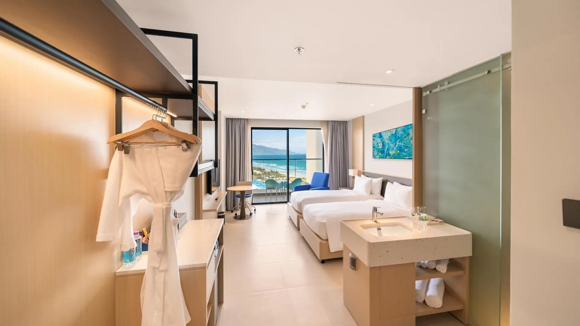 The Empyrean Cam Ranh Beach Resort 5*,